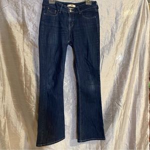 Levi’s 526 slender boot cut stretch, SZ 6M, GUC, distressed, nice detailing